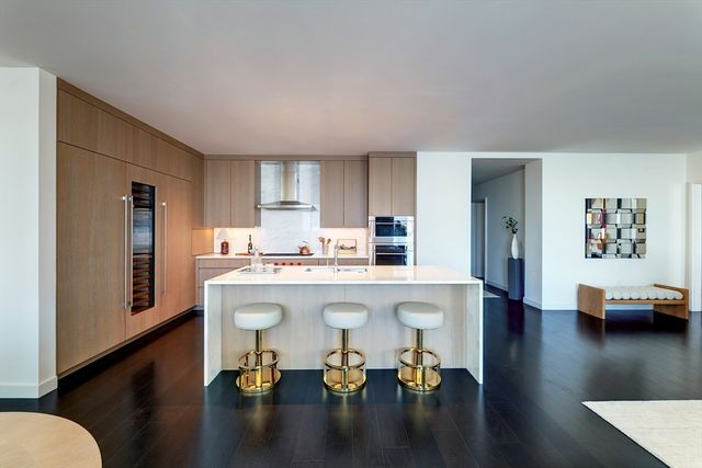 150 Seaport Blvd PH2C, Boston, MA 02210