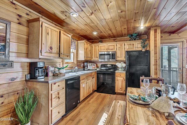 1904 Rhododendron Lane, Sevierville, TN 37876