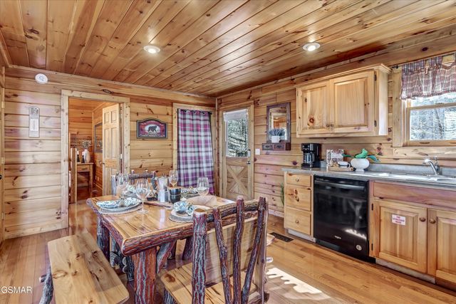 1904 Rhododendron Lane, Sevierville, TN 37876