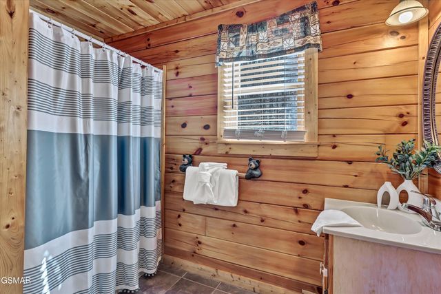 1904 Rhododendron Lane, Sevierville, TN 37876