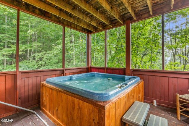 1904 Rhododendron Lane, Sevierville, TN 37876