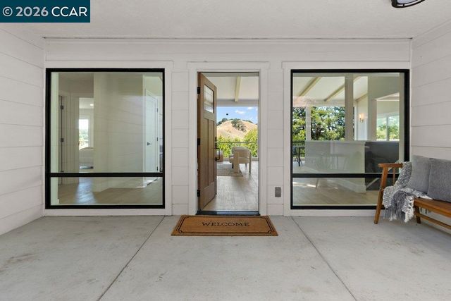 16 Sunnyside Ct, Orinda, CA 94563