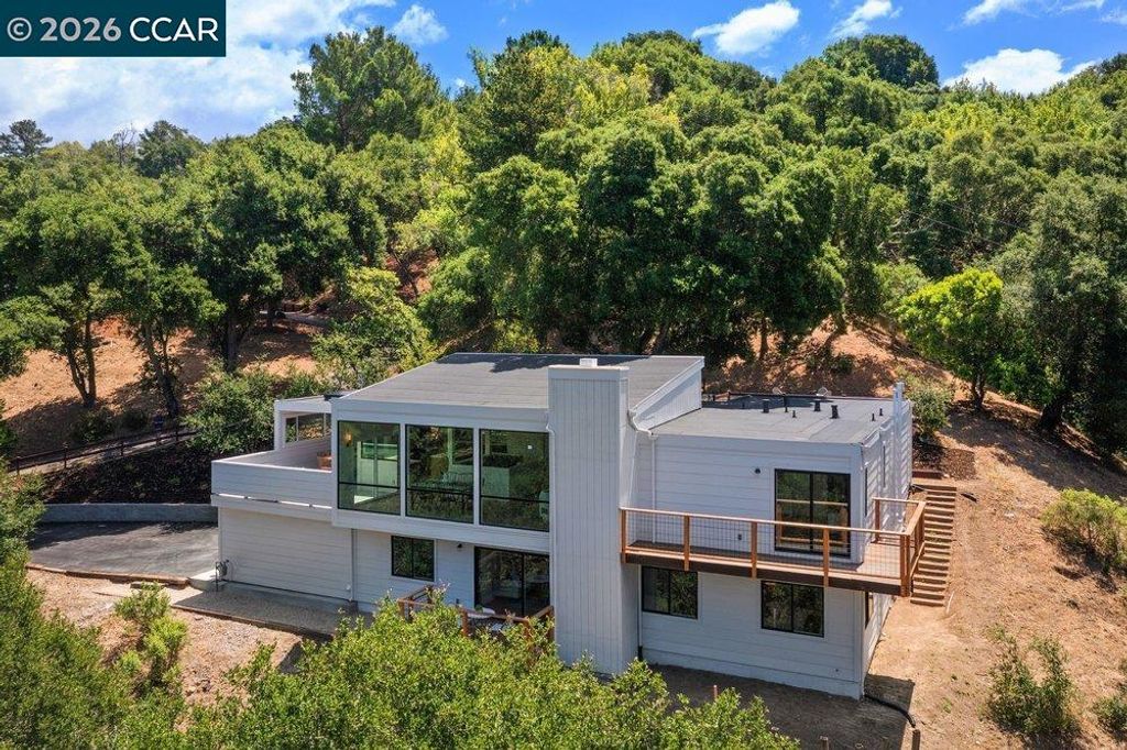 16 Sunnyside Ct, Orinda, CA 94563