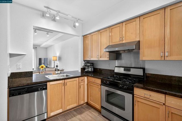 1517 1517 Brunswig Ln, Emeryville, CA 94608