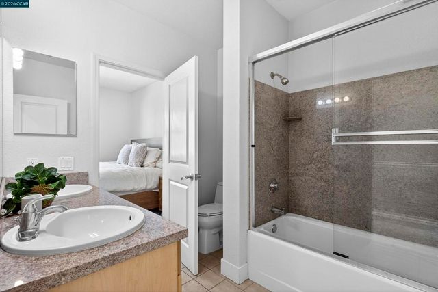 1517 1517 Brunswig Ln, Emeryville, CA 94608