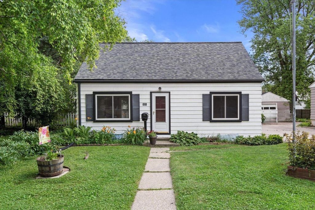 321 Palmer STREET, Waukesha, WI 53188