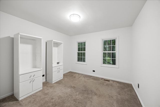 75 Rodenburg Road, Roselle, IL 60172