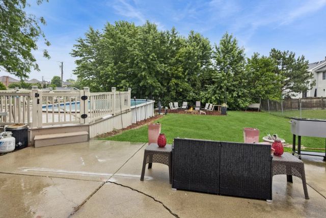 75 Rodenburg Road, Roselle, IL 60172