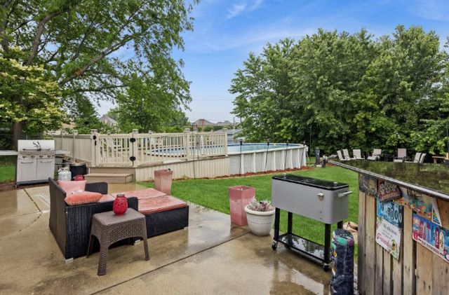 75 Rodenburg Road, Roselle, IL 60172