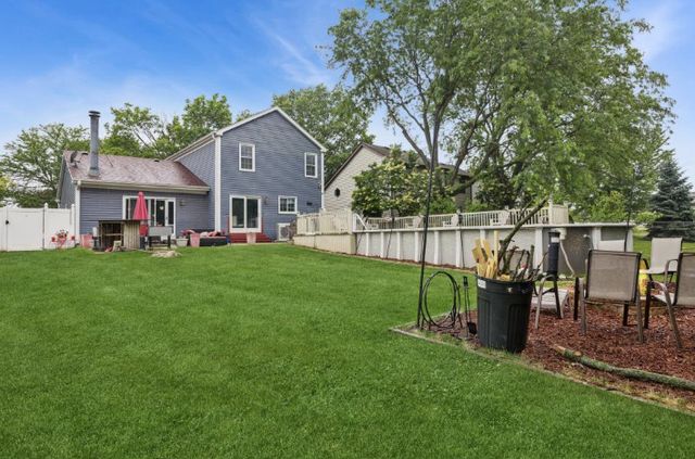 75 Rodenburg Road, Roselle, IL 60172