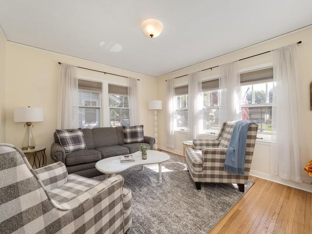 328 5th Avenue S, South Saint Paul, MN 55075