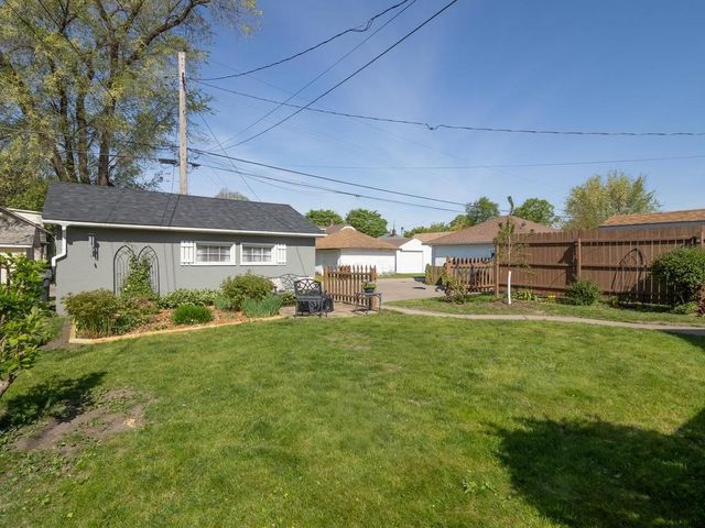 328 5th Avenue S, South Saint Paul, MN 55075