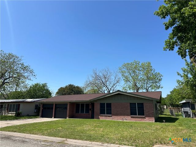 2106 E Mistletoe Avenue, Victoria, TX 77901