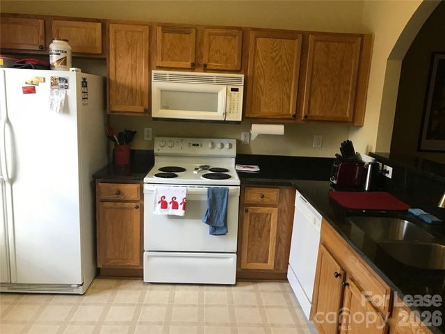 2224 Winthrop Chase Drive, Charlotte, NC 28212