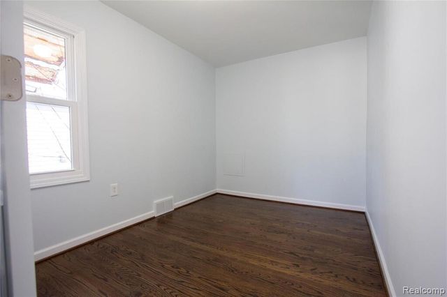 1308 E Milton, Hazel Park, MI 48030
