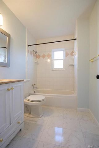 1308 E Milton, Hazel Park, MI 48030