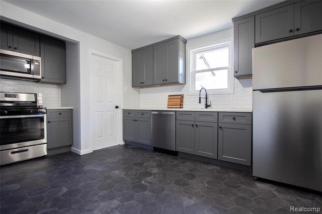 1308 E Milton, Hazel Park, MI 48030