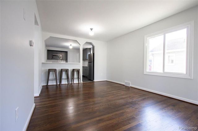 1308 E Milton, Hazel Park, MI 48030