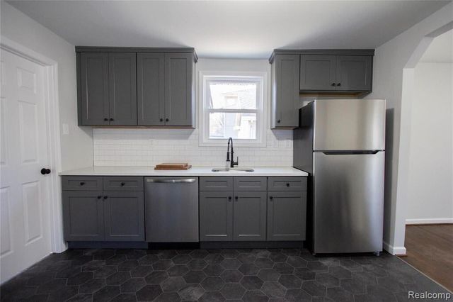1308 E Milton, Hazel Park, MI 48030