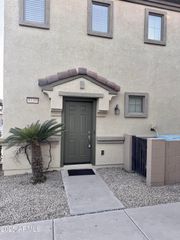 8130 W GROOM CREEK Road, Phoenix, AZ 85043
