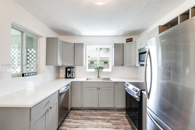 601 NE 2nd St, Dania Beach, FL 33004