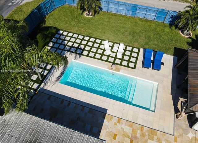 601 NE 2nd St, Dania Beach, FL 33004