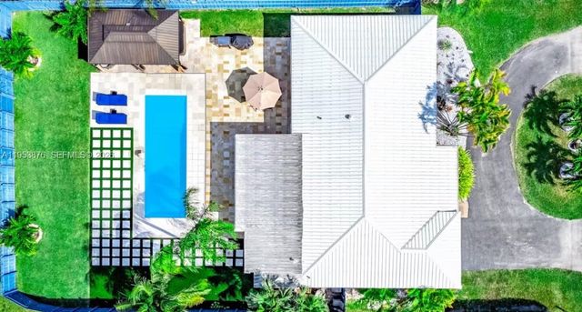 601 NE 2nd St, Dania Beach, FL 33004