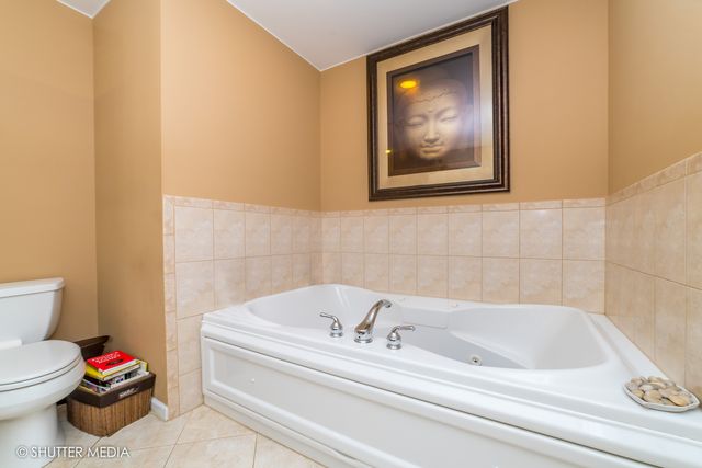 4251 W MONTROSE Avenue, Chicago, IL 60641