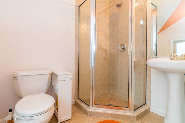 4251 W MONTROSE Avenue, Chicago, IL 60641