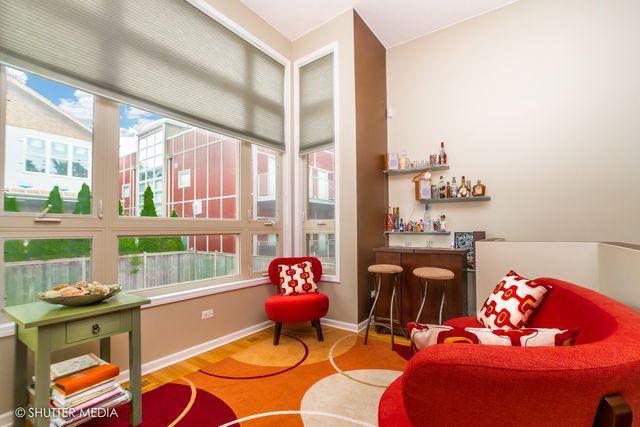 4251 W MONTROSE Avenue, Chicago, IL 60641