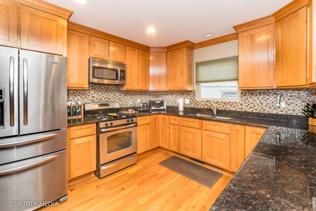4251 W MONTROSE Avenue, Chicago, IL 60641