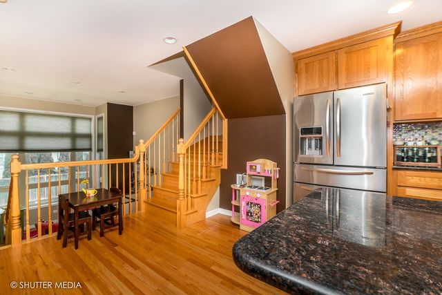 4251 W MONTROSE Avenue, Chicago, IL 60641