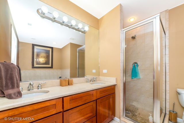 4251 W MONTROSE Avenue, Chicago, IL 60641