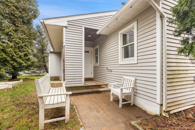 56 Huntville Road, Katonah, NY 10536