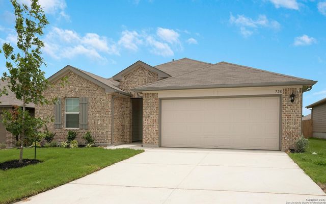 728 ARMADILLO DR, Seguin, TX 78155