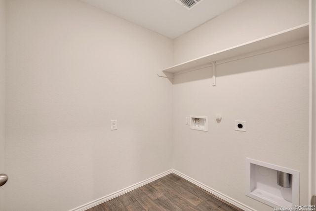 728 ARMADILLO DR, Seguin, TX 78155