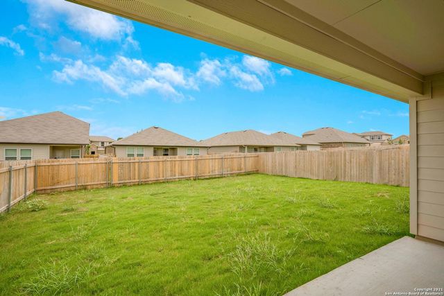728 ARMADILLO DR, Seguin, TX 78155