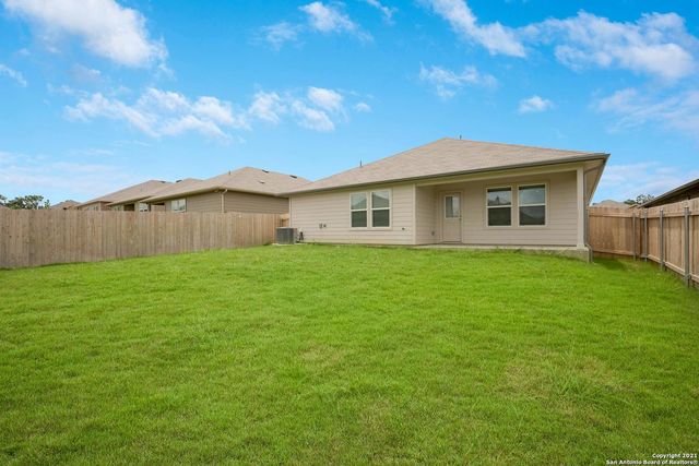 728 ARMADILLO DR, Seguin, TX 78155