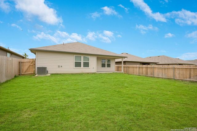 728 ARMADILLO DR, Seguin, TX 78155