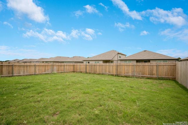728 ARMADILLO DR, Seguin, TX 78155