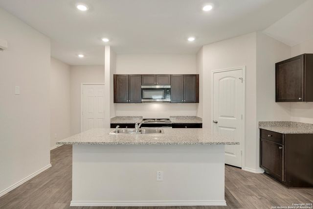 728 ARMADILLO DR, Seguin, TX 78155