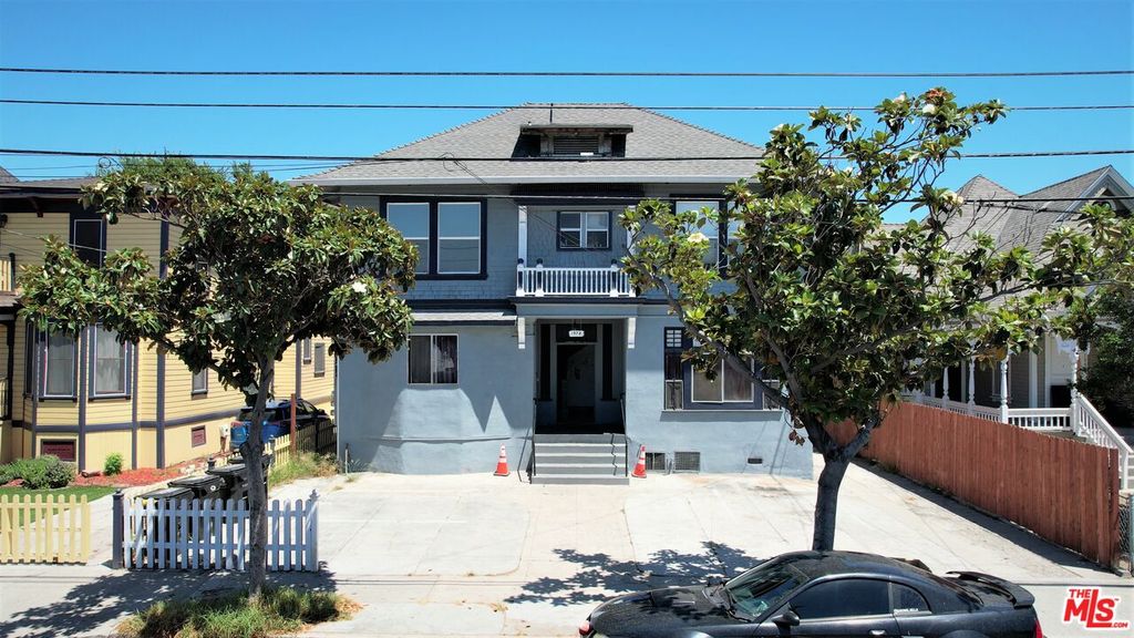 Image 1 of property listing at 1978 Bonsallo Ave, Los Angeles, CA 90007