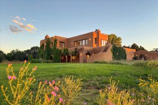 18 Calle San Martin, Santa Fe, NM 87501