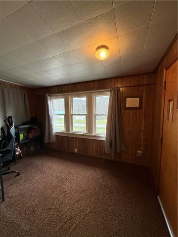 416 Country Club Dr, Ellwood City, PA 16117