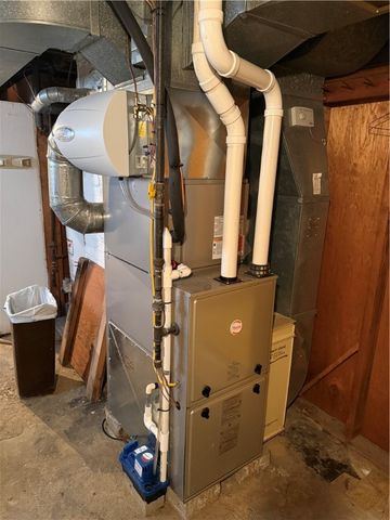 416 Country Club Dr, Ellwood City, PA 16117