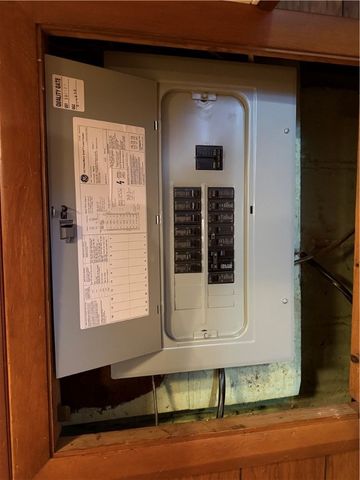 416 Country Club Dr, Ellwood City, PA 16117