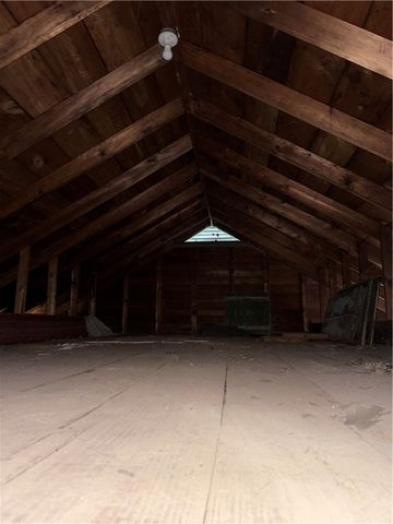 416 Country Club Dr, Ellwood City, PA 16117