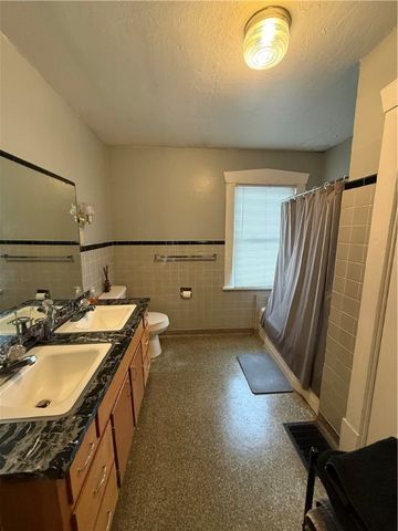 416 Country Club Dr, Ellwood City, PA 16117