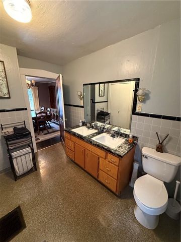 416 Country Club Dr, Ellwood City, PA 16117