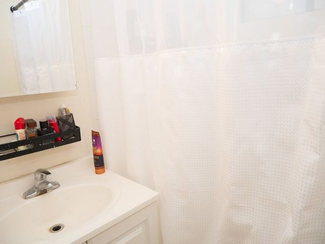 1027 Commonwealth Ave 27, Boston, MA 02215